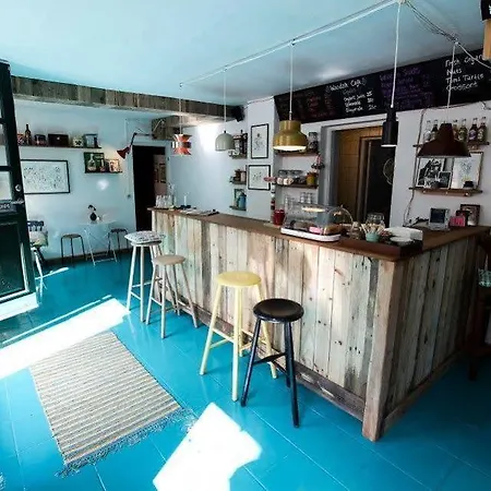 بيت شباب Capsule - *