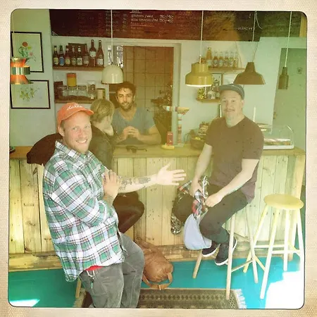 بيت شباب Capsule - *